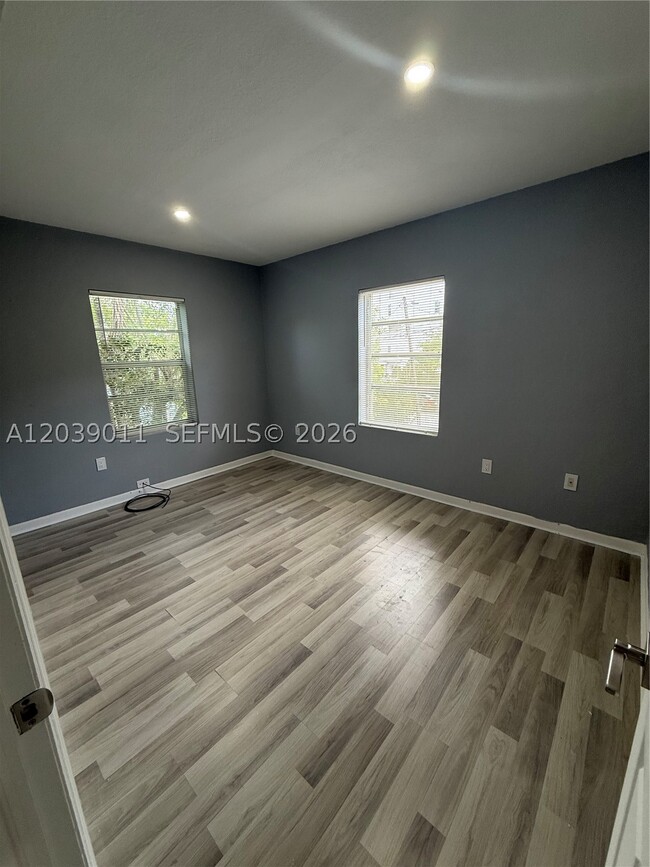 Building Photo - 426 NE 77th Street Rd