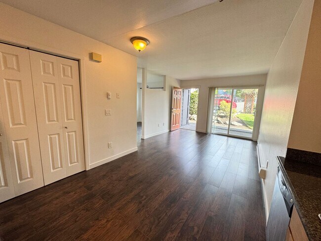 Building Photo - Saybrook condo one bedroom, including parking