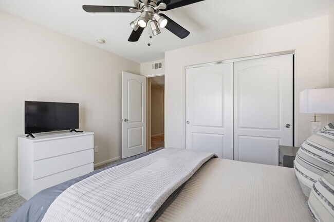 Building Photo - Point Loma, "The Bay" 2 bed 2 Bath Townhome now available! Amazing amenities, don't miss out