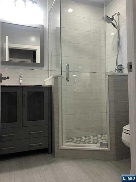 Building Photo - 143 Market St