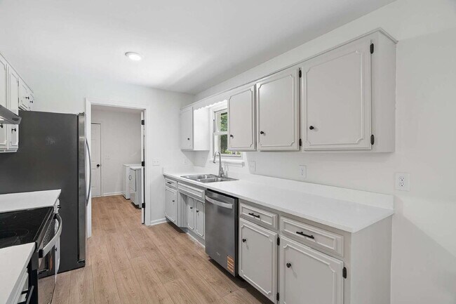 Building Photo - 112 Juniper Dr