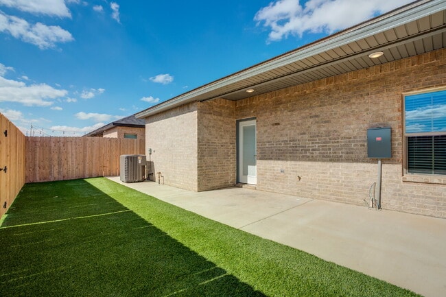 Building Photo - Brand new townhomes in Frenship East!