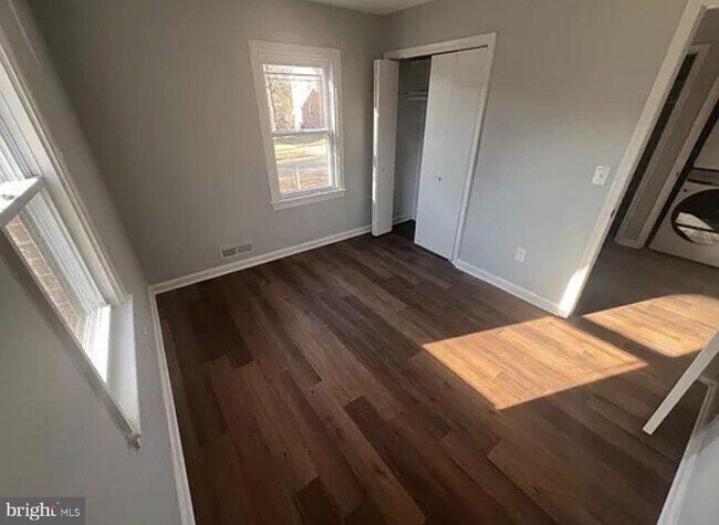 Building Photo - 3516 Longfellow St