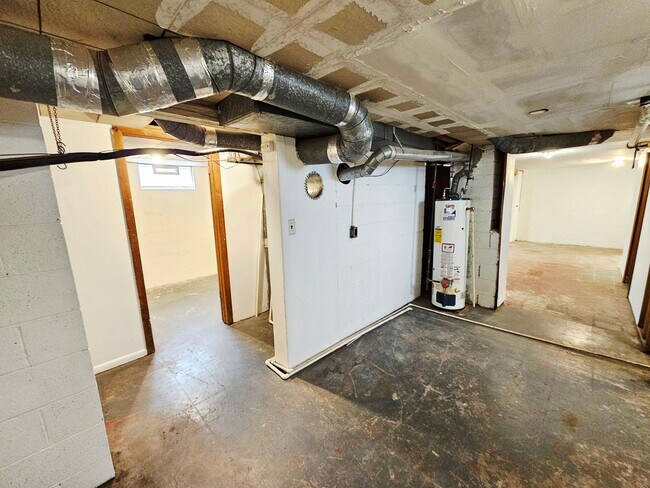 Building Photo - Move-In Ready 3BR/1BA Home w/ 2-Car Garage | Recently Updated