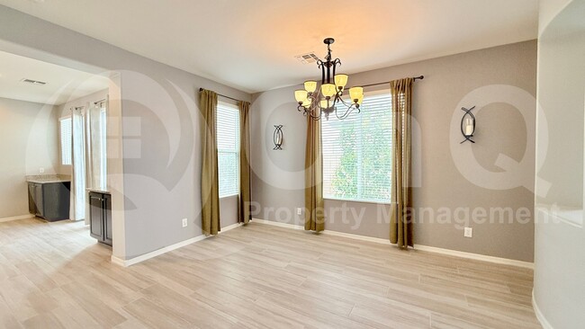 Building Photo - 3945 E Mesquite St