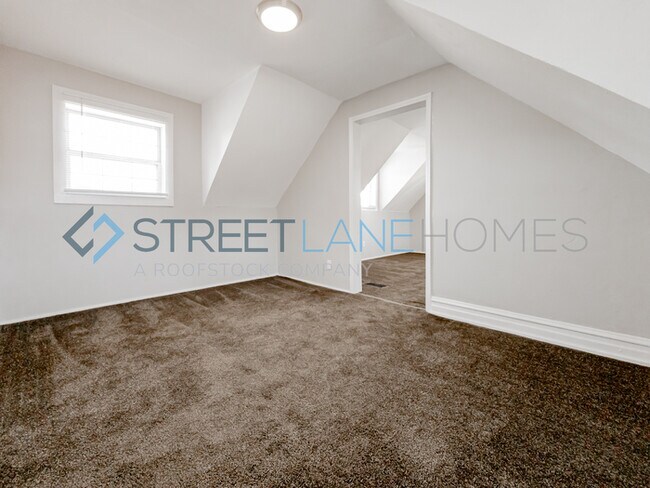 Building Photo - REDUCED!