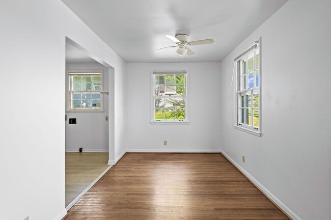 Building Photo - Amazing 2BR/1BA in the Heart of Hillsboro ...