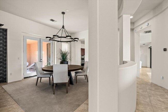 Building Photo - 50380 Vía Serenidad