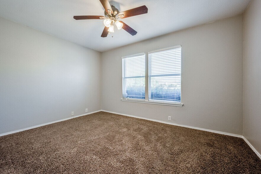Building Photo - 4313 Sonoma Dr
