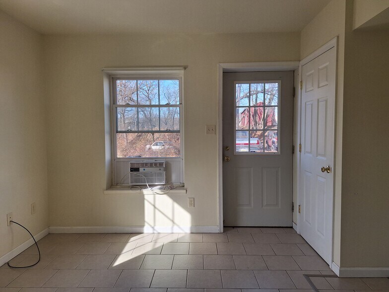 Building Photo - 354 Buchanan Trl