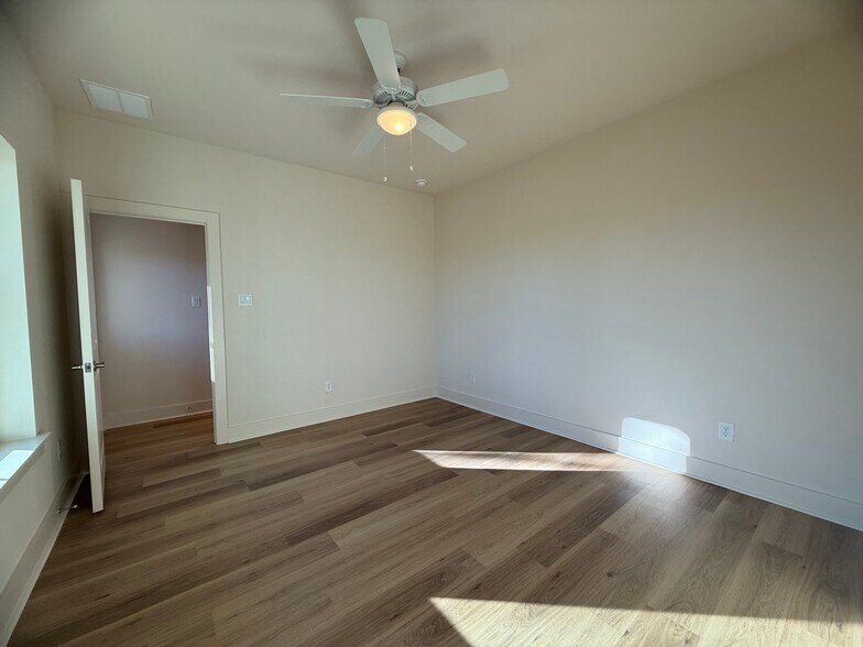 Building Photo - 207 Railroad Ave