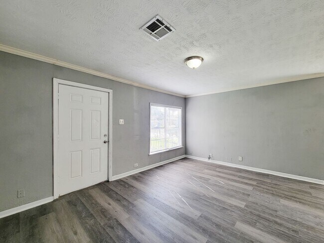 Building Photo - RECENTLY REMODELED HOME IN LA MARQUE