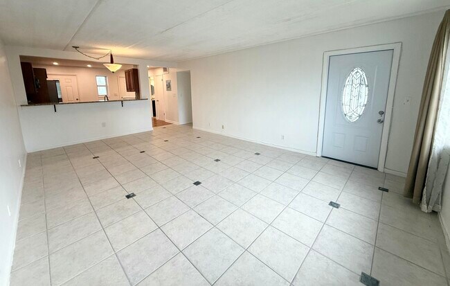 Building Photo - 4500 N Flagler Dr