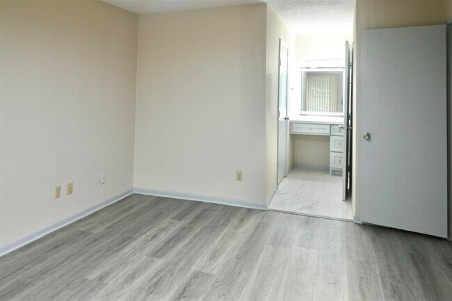 Building Photo - 202 Coronation Dr