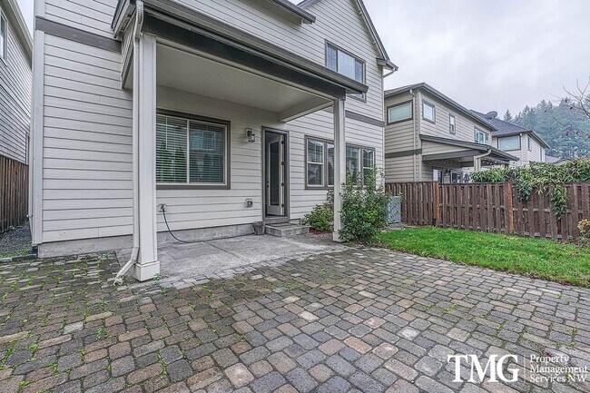 Building Photo - Spacious 4 BD Home with Private Backyard & Community Amenities!