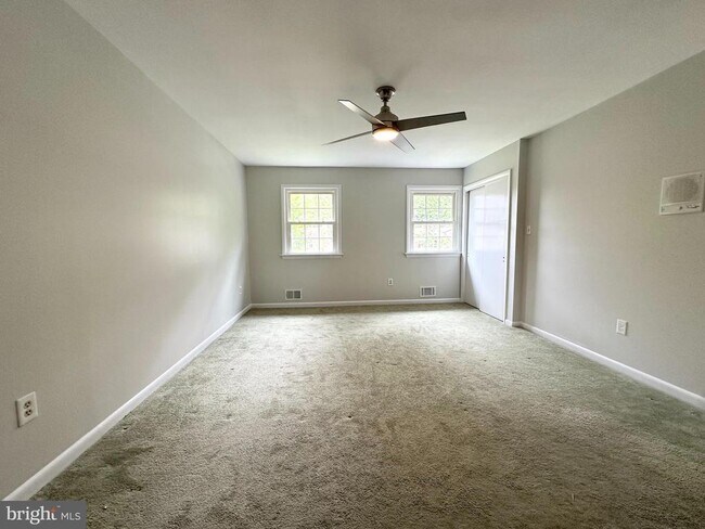 Building Photo - 9805 Binyon Ct