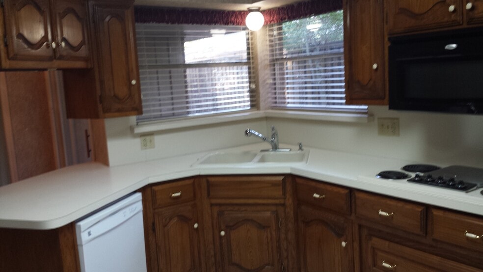 Building Photo - 2304 Canyon Valley Trl