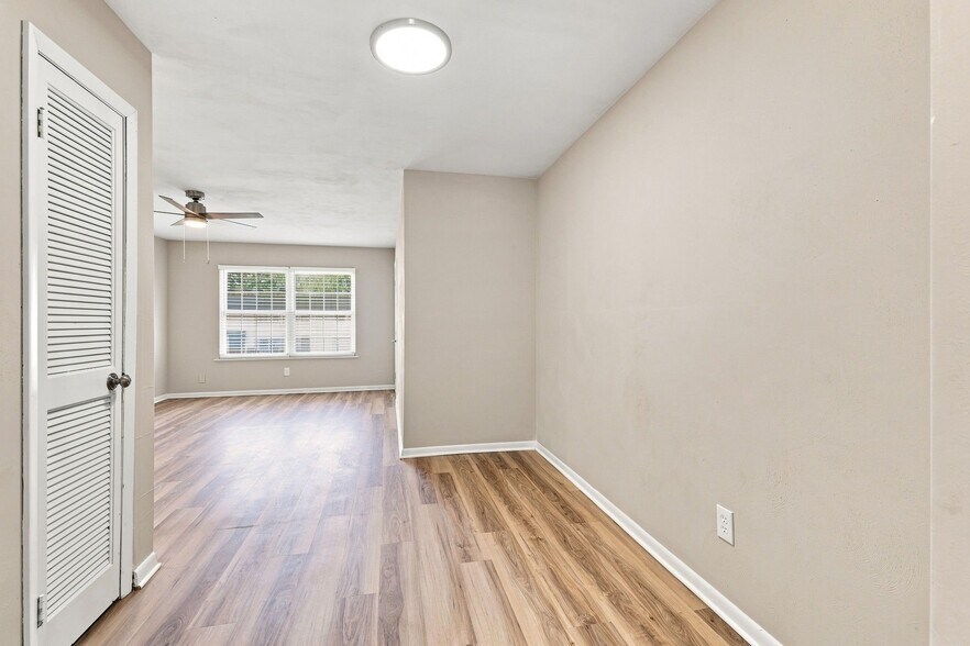 Building Photo - 200 Kilby Shores Dr