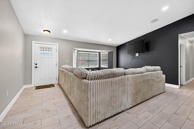 Building Photo - 377 Emerson Dr NW