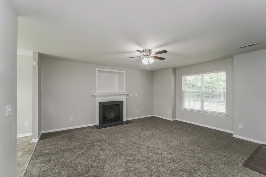 Building Photo - 8819 Twisted Pine Dr