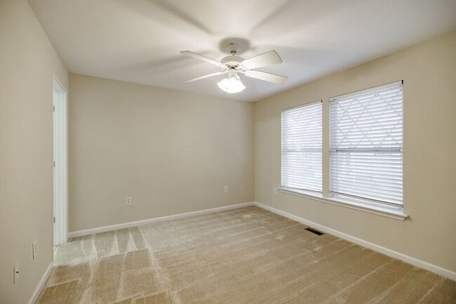 Building Photo - 490 S Barnett Shoals Rd