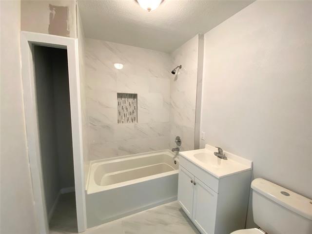 Building Photo - 430 Delaware St