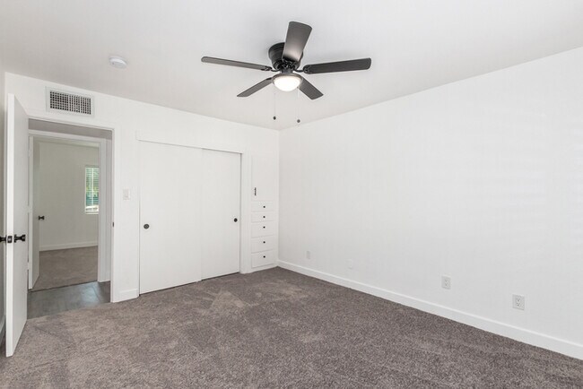 Building Photo - Amazing 3 bed 2 bath home with large backyard