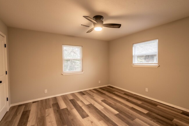 Building Photo - Newly Remodeled Broken Arrow Home