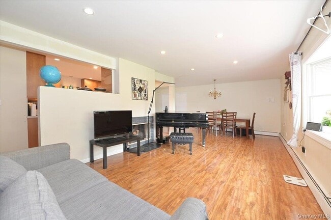 Building Photo - 43 Flagstone Ln