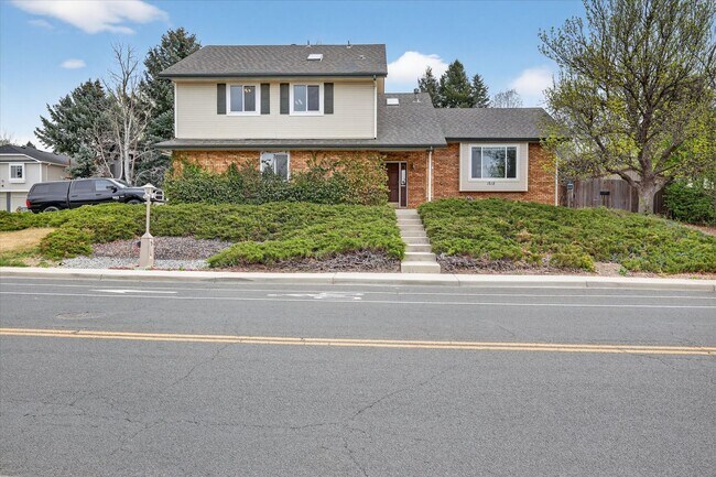 Building Photo - 4BR/4BA Updated Home with Finished Basement Suite & Landscaped Yard