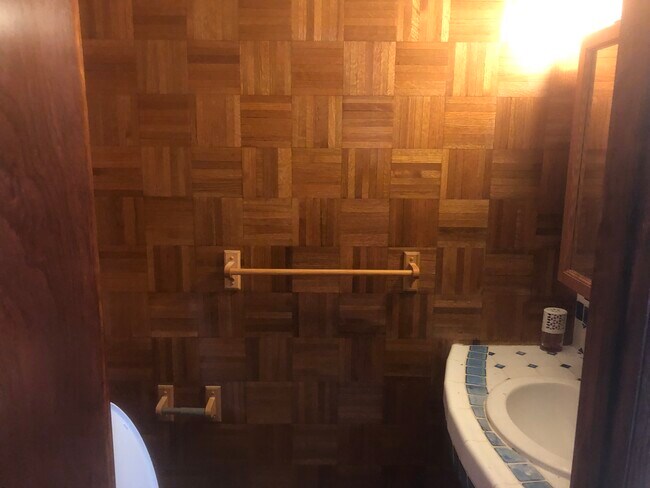 Building Photo - 213 Frey Ave