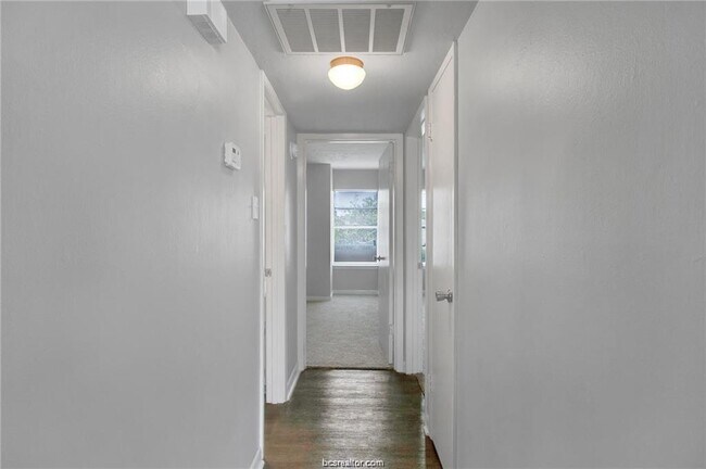 Building Photo - 3800 E 29th St