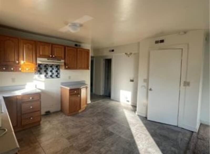 Building Photo - 224 1st Ave