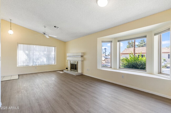 Building Photo - 1120 N Val Vista Dr