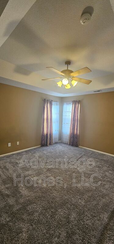 Building Photo - 809 Midjay Dr