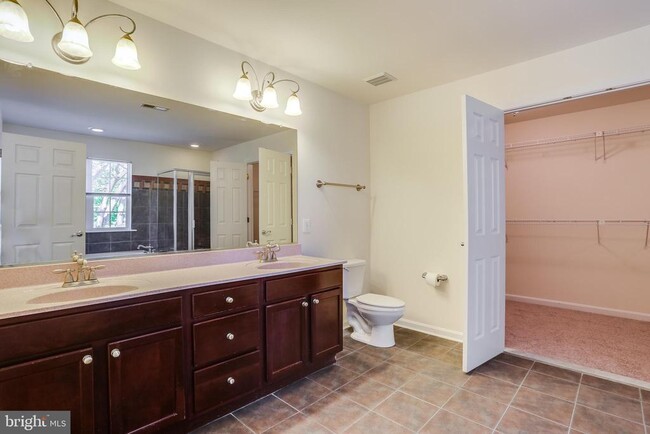 Building Photo - 9874 Foxhill Ct