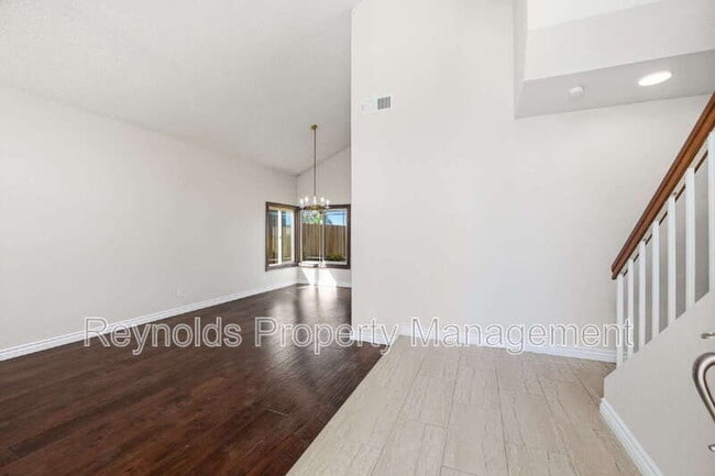 Building Photo - 9462 Pipilo St