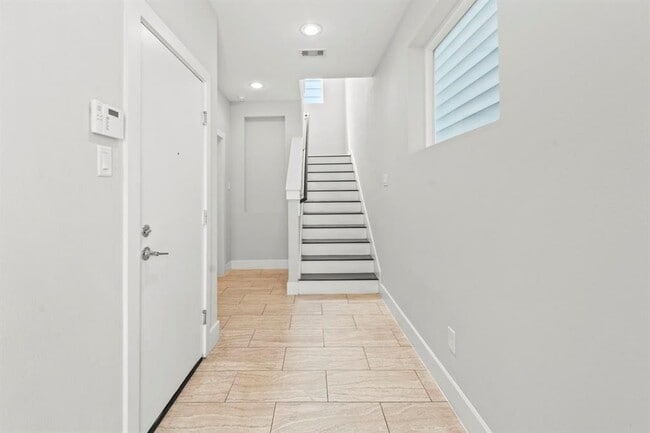 Building Photo - 2627 Hutchins St