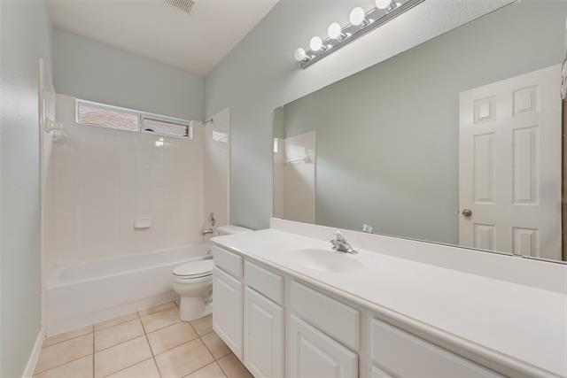 Building Photo - 1611 Tanglewood Dr