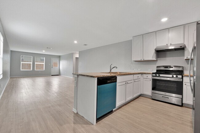 Building Photo - Cozy 4 Bedroom Home in Rosillo Creek