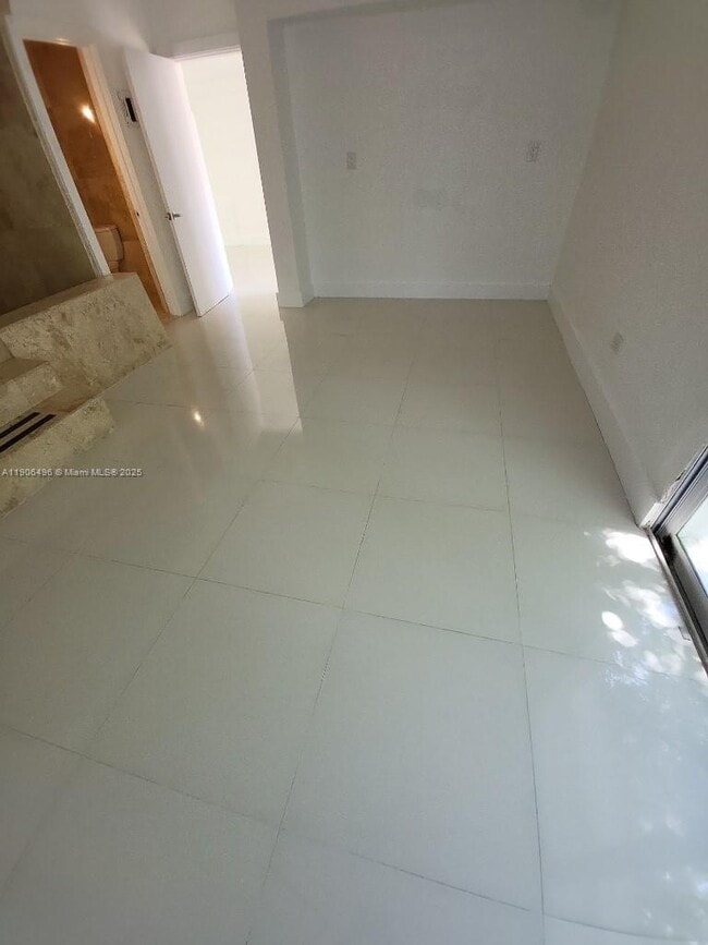 Building Photo - 7707 Hawthorne Ave