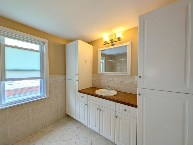 Building Photo - 41 Ossipee Rd