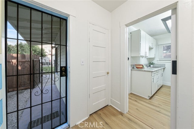 Building Photo - 1146 N Loma Vista Dr