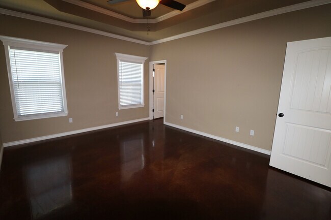 Building Photo - 3005 Stallion Dr