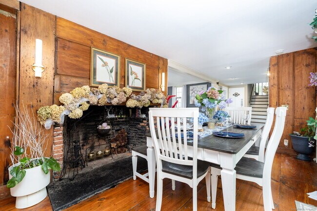 Building Photo - 538 Main St