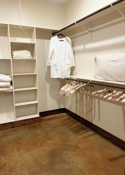 Building Photo - 6601 Rash Ct