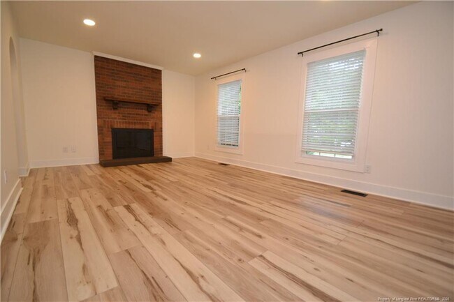 Building Photo - 1436 Lake Pine Dr