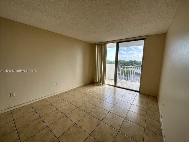 Building Photo - 1200 NE Miami Gardens Dr