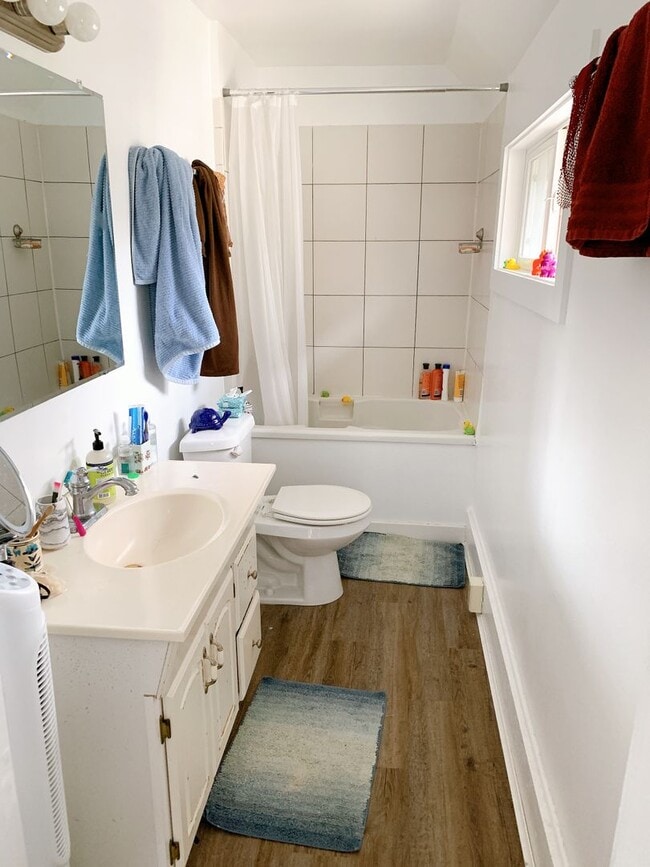 Building Photo - PRELEASE FOR JULY: 5 bdrm/2 bath near WWU and Downtown!