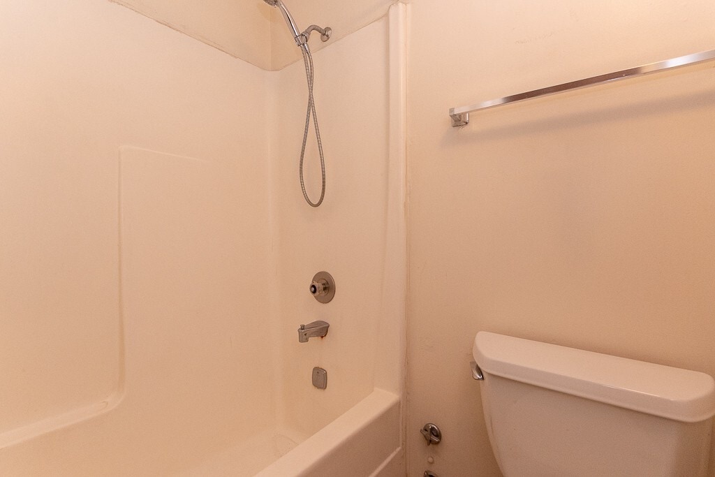 Building Photo - 629 W Wellington Ave